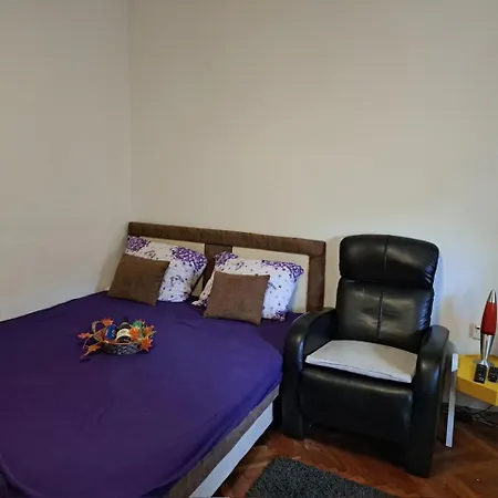 En Apartment *